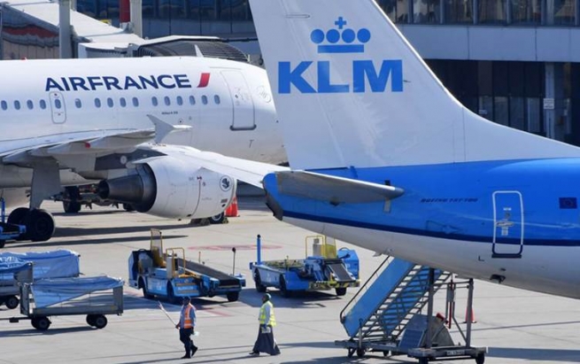 فەرەنسا و هۆڵەندا هاوکاریی دارایی پێشکەش بە هێڵە ئاسمانییەکانیان دەکەن