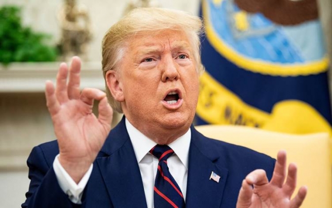 دۆناڵد ترەمپ: رەنگە فڕۆکەکەی تاران بە هەڵە خرابێتە خوارەوە