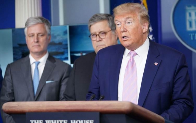 ترەمپ: سەرپۆش لە ماسک باشترە بۆ خۆپاراستن لە کۆرۆنا