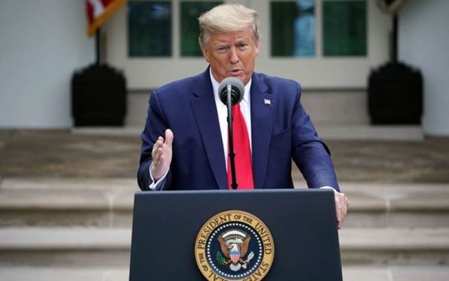 بەهۆی قەدەخەی هاتووچۆوە کێشە دەکەوێتە نێوان ترەمپ و حاکمی چەند ویلایەتێک