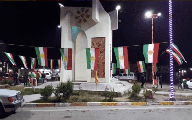  خانەقینییەکان ئاڵای کوردستانیان لەنێو شارەکە هەڵ دا 