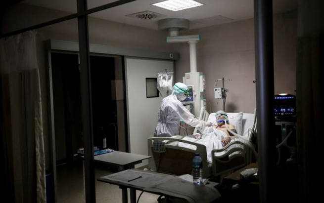 تورکیا: بەهۆی کۆرۆناوە داواکاریی کارمەندانی تەندروستی بۆ دەستلەکارکێشانەوە پەسند ناکەین