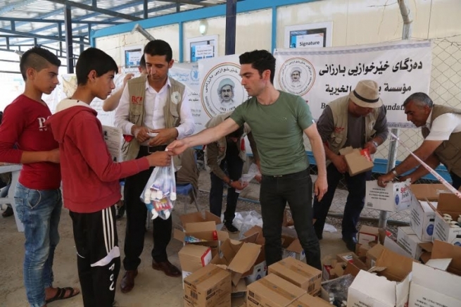 لە کەمپی باسرمە 3 ھەزار و 200 پێداویستی خاوێنکەرەوە بۆ ئاوارەکان دابین کرا