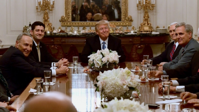 ترەمپ كارە بازرگانییەكانی تێكەڵ بەكاروباری كۆشكی سپی دەكات