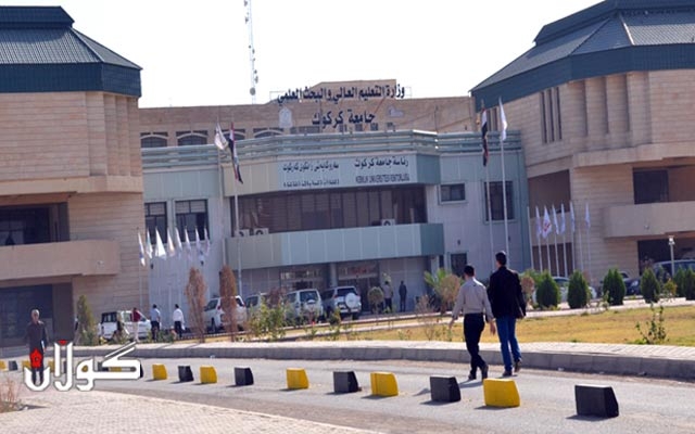 حەشدی شەعبی ئاھەنگی داگیرکردنی کەرکووک لە زانکۆی کەرکووک دەگێڕن و سووکایەتی بە قوتابییانی کوردی زانکۆکە دەکەن