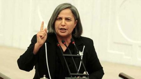 گۆلته‌ن قشاناق: به‌ده‌په‌ ئاگاداری ناوه‌ڕۆكی پاكێجی دیموكراتیزاسیون نییه‌