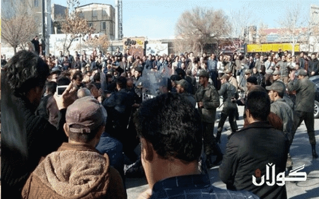 هاووڵاتییانی ئێران بەهۆی زیادبوونی نرخی بەنزین و سووتەمەنی، دەستیان بە خۆپیشاندان کرد.