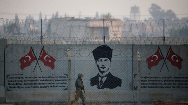 رۆژنامه‌یه‌كی توركیی: باندێكی قاچاغچی به‌ په‌نابه‌ران له‌ ریزی سوپای توركیا ده‌ستگیركران