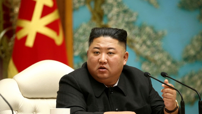 كیم جۆن ئۆنگ پێكووته‌یه‌كی چینی دژی كۆرۆنا وه‌رگرت