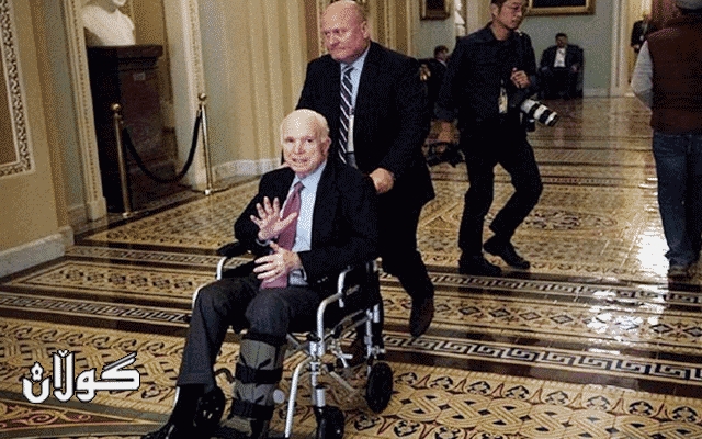 جۆن مەكین  ده‌ستبه‌ردارى چاره‌سه‌رى شێرپه‌نجه‌كه‌ى بوو، كه‌ ماوه‌ى زياتر له‌ ساڵێكه‌ به‌ ده‌ستييه‌وه‌ ده‌ناڵێنێ