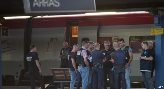 له‌ فه‌ره‌نسا چه‌كدارێك 3 كه‌سى بریندار كرد و دواتر ده‌ستگیر كرا