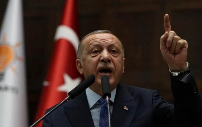 ئەردۆغان هەڕەشە دەکات و بە مافی ئەنقەرە دەزانێت هێرش بکاتە سەر رۆژئاوای کوردستان