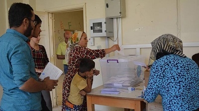  	 ئەنەکەسە: پەیەدە هەڕەشەی لە خەڵکانێک کردووە نابێ بێنە دەنگدانەوە