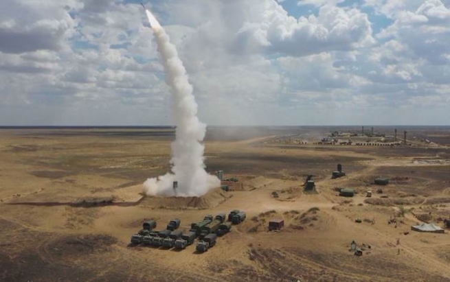 جەنەراڵێکی رووسی: هەموو ئەو مووشەکانەی لە قەفقاز نمایشکراون، بەبێ هەڵە ئامانجی خۆیان پێکاوە