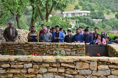  	 سەردانی چین و توێژەكان بۆ سەر مەزاری نەمران بەردەوامە 