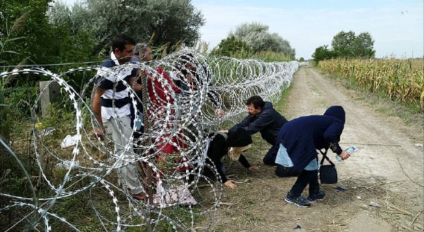 هه‌نگاریا داوا له‌ یه‌كێتی ئه‌ووروپا ده‌كات سنووره‌كانیان به‌ڕووی په‌نابه‌ران دابخات