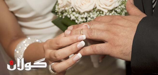  له‌گه‌ڵ خاڵی‌ هاوسه‌رگیری‌ ده‌كات