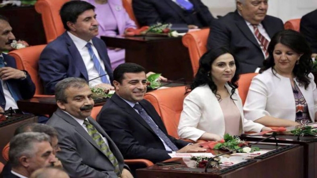 ھەدەپە: ئامانجی ته‌قینه‌وه‌ی ئامه‌د‌ دەمیرتاش و په‌رله‌مانتارانی دیكەی دەستبەسەركراوی ئێمە بوو