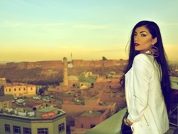 هێلی لۆڤ: به‌رهه‌می داهاتووم گۆرانییه‌كی دوێت ده‌بێت 