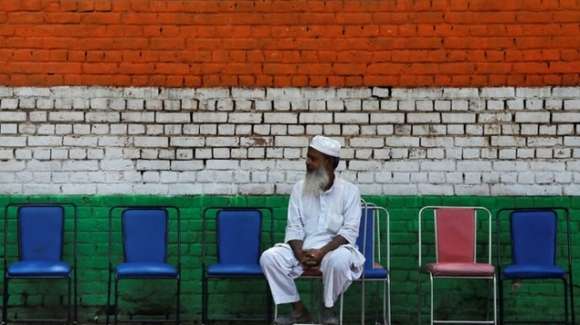 هیند رەگەزنامە لە دوو ملیۆن مسوڵمان وەردەگرێتەوە