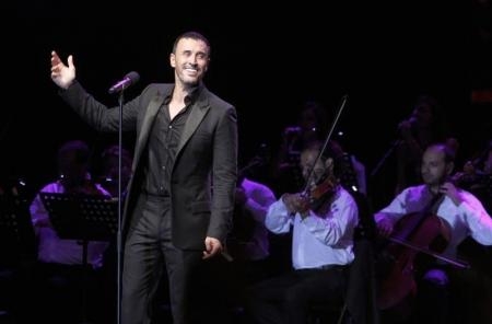 کازم ساهیر لە مەغریب گۆرانی دەڵێت