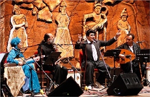 حوسێن سه‌فامه‌نێش له‌ تاران گۆرانی كوردی و لوڕی پێشكه‌ش ده‌كات 