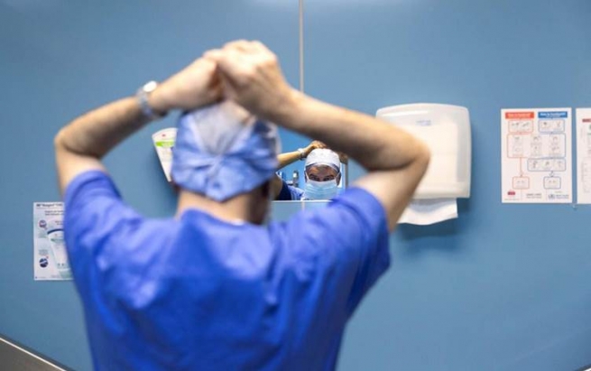 ئیمارات مافی مانەوەی 10 ساڵ بە پسپۆڕانی پزیشکی دەدات