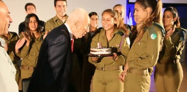  ئیسرائیلییه‌کان ساڵڕۆژی له‌دایکبوونی شیمۆن پێرێس جێژن دەگرن 