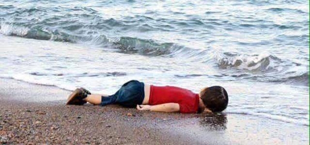  باوکی ئیلان: لەگەڵ ژن و منداڵەکانمدا بمنێژن 