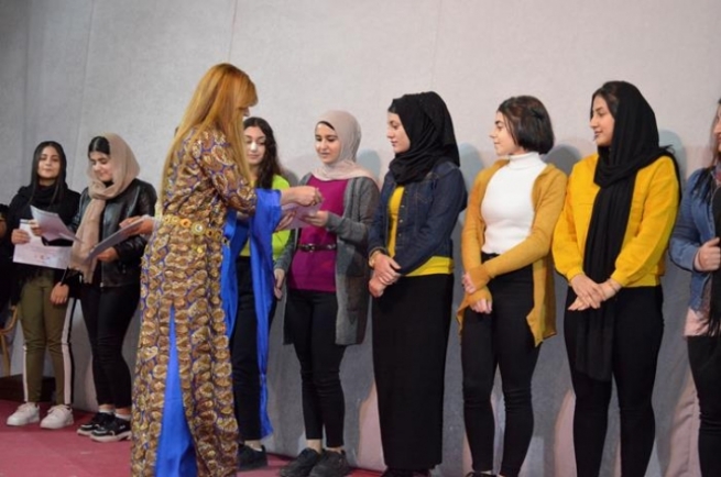 له‌ هه‌ڵه‌بجه‌ قوتابیانی خۆبه‌خش خەڵات کران