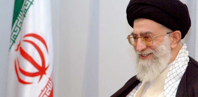  مەلایەکی ئێرانی: خامنەیی هەموو دەسەڵاتەکانی پێغەمبەری هەیە 