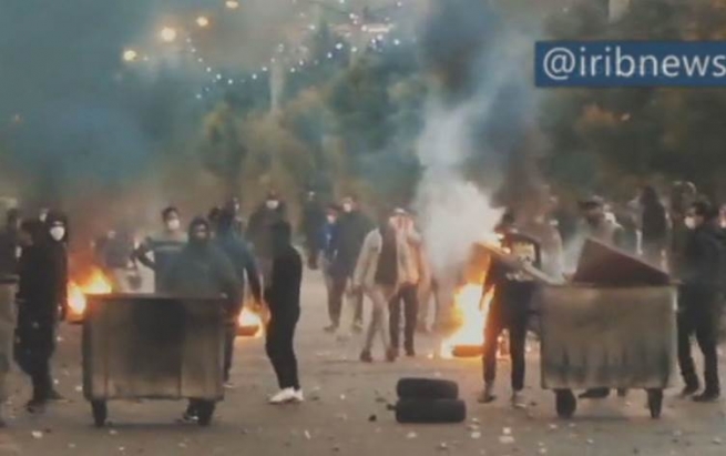 میدیای فەرمیی ئێران هێرشکردنە سەر خۆپێشاندەران پشتڕاستدەکاتەوە