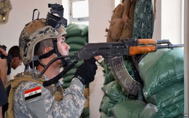 بەهۆی چەند هێرشێـکی خۆکوژی لە ڕۆژئاوای شاری ڕومادی 8 سەرباز دەکوژرێن