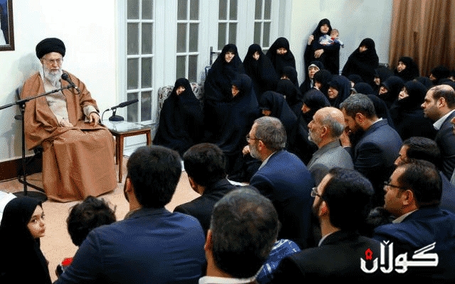  خامنەیی: کچ و کوڕ بۆیان نییە بەرلە زەماوەند پێکەوە پەیوەندییان هەبێت 