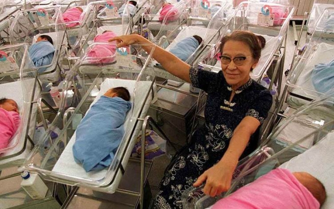 سەنگاپوور پارە دەداتە ئەو خێزانانەی لەکاتی کەرەنتین منداڵیان دەبێت