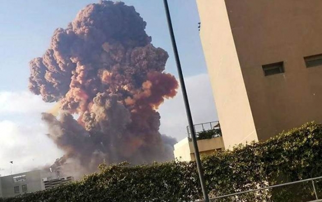 میدیای لوبنان: کۆگایەکی چەک و تەقەمەنیی حیزبوڵڵا تەقییەوە