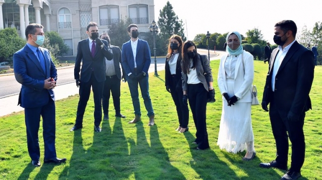 مەسرور بارزانی راوێژ لەگەڵ چەند گەنجێک دەکات