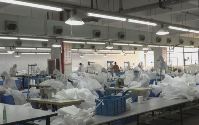 براندەکانی جلوبەرگی چین روویان لە دوورینی جلی تایبەتی پزشکی کردووە