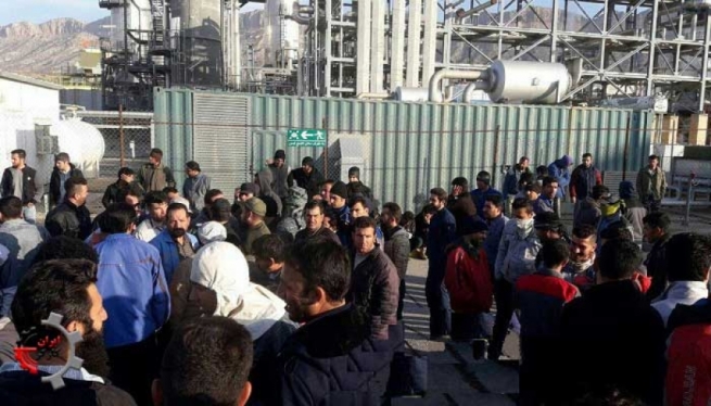 ئیلام.. 25 کرێکاری کورد لەسەر کار دەرکران