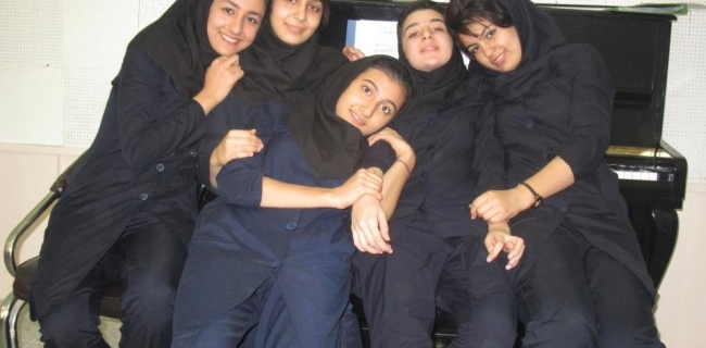  بە چەقۆ لەخۆدان لەناو کچانی ئێرانی دەبێتە دیاردە 