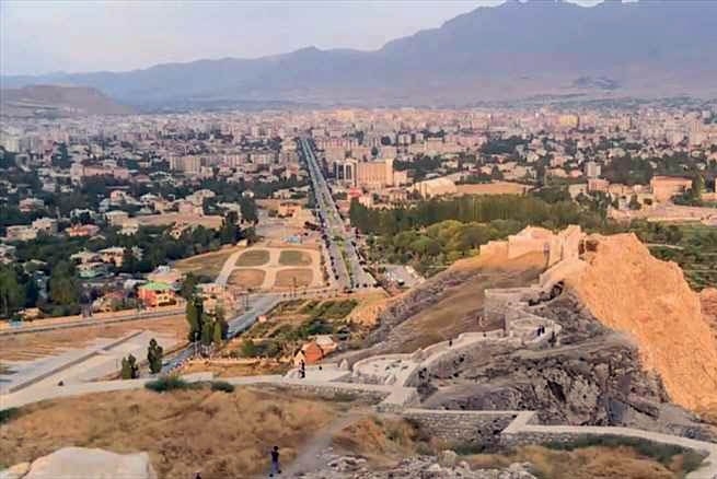 هەموو جۆرە چالاکییەکی سیاسی لە وان قەدەخە دەکرێت