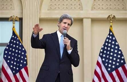 جۆن کییری هه‌وڵه‌کانی خستۆته‌گه‌ر بۆ ئه‌وه‌ی وشانی سه‌ربازی له‌ رژێمی سوریا بده‌ن