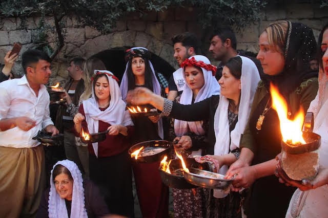 ئێزدی جەژنی چوارشەممەی سوور به‌رز ڕاده‌گرن 