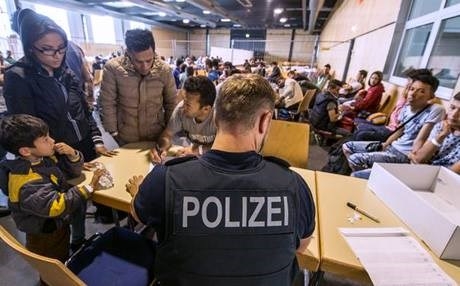 ئەڵمانیا دووهەزار کەس بۆ پەلەکردن لە رێکخستنی کاروباری پەنابەران دادەمەزرێنێت