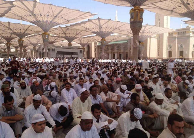 نزیكه‌ی 3000حاجی هه‌رێمی كوردستان له‌وتار و نوێژی هه‌ینی مزگه‌وتی پێغه‌مبه‌ر(دروودی خوای لەسەر بێت)له‌شاری مه‌دینه‌ به‌شداریان كرد