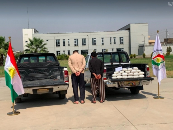 لە سنووری حاجی ئۆمەران دەست بەسەر بڕێک مادەی ھۆشبەر و پارەی ساختەدا گیرا