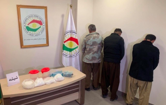 لە سۆران هێزەکانی ئاسایش سێ تۆمەتباریان بەبڕێک ماددەی هۆشبەرەوە دەستگیر کرد