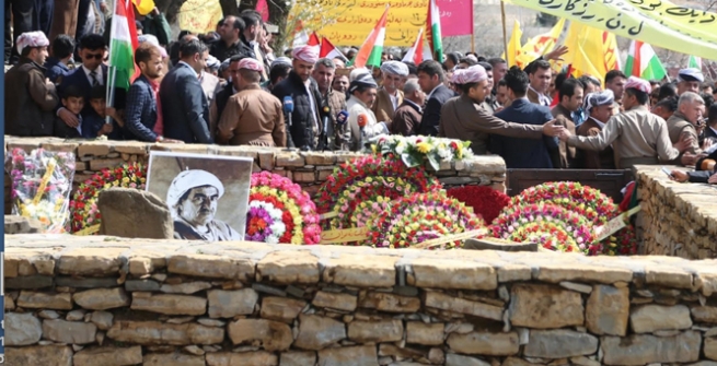 ھاووڵاتییانی کوردستان سەردانی مەزاری نەمران دەکەن