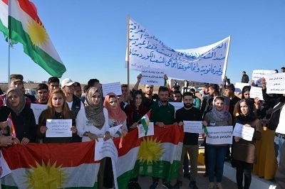  	 قوتابییانی ئاکرێ لە دژی عەبادی خۆپێشاندانیان کرد 