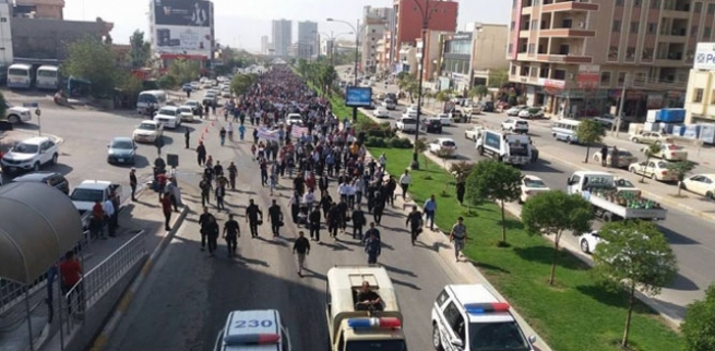  مامۆستایانی ناڕازی ئاڕاستەی خۆپیشاندانەکەیان گۆڕی 